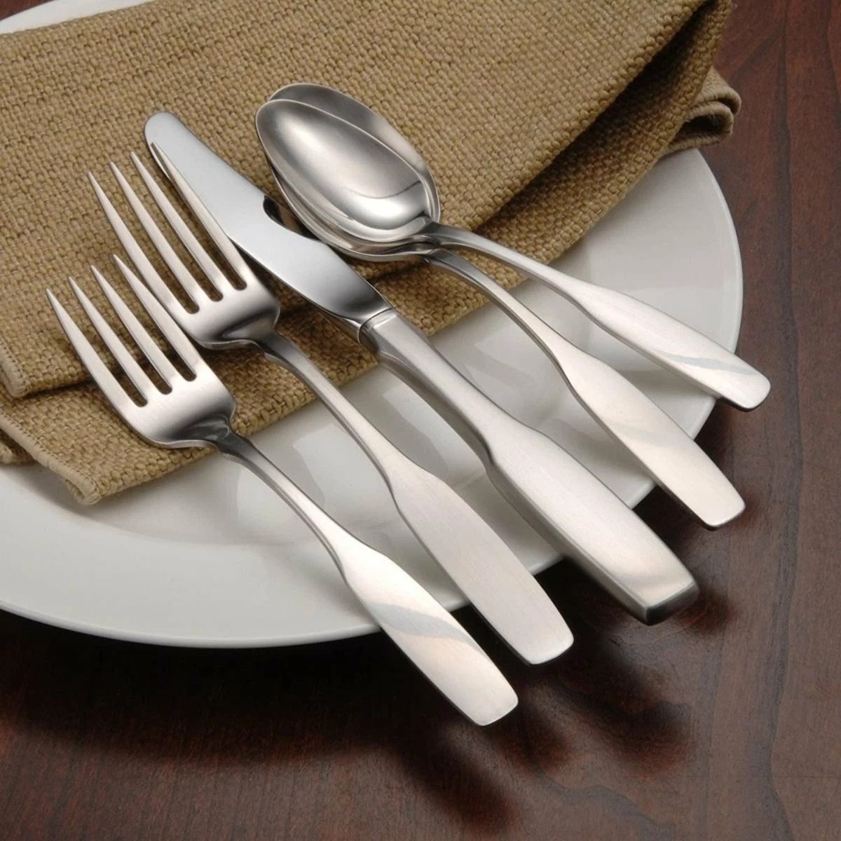 Oneida 18/10 Stainless Steel 5-Piece Flatware Set | Paul Revere 4 Oneida 18/10 Stainless Steel 5-Piece Flatware Set | Paul Revere - Image 2