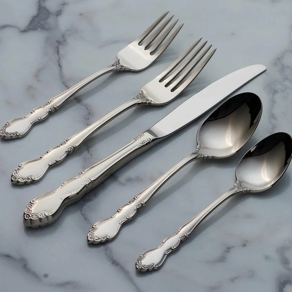 Oneida 18/10 Stainless Steel 45-Piece Flatware Set | Dover 4 Oneida 18/10 Stainless Steel 45-Piece Flatware Set | Dover - Image 2