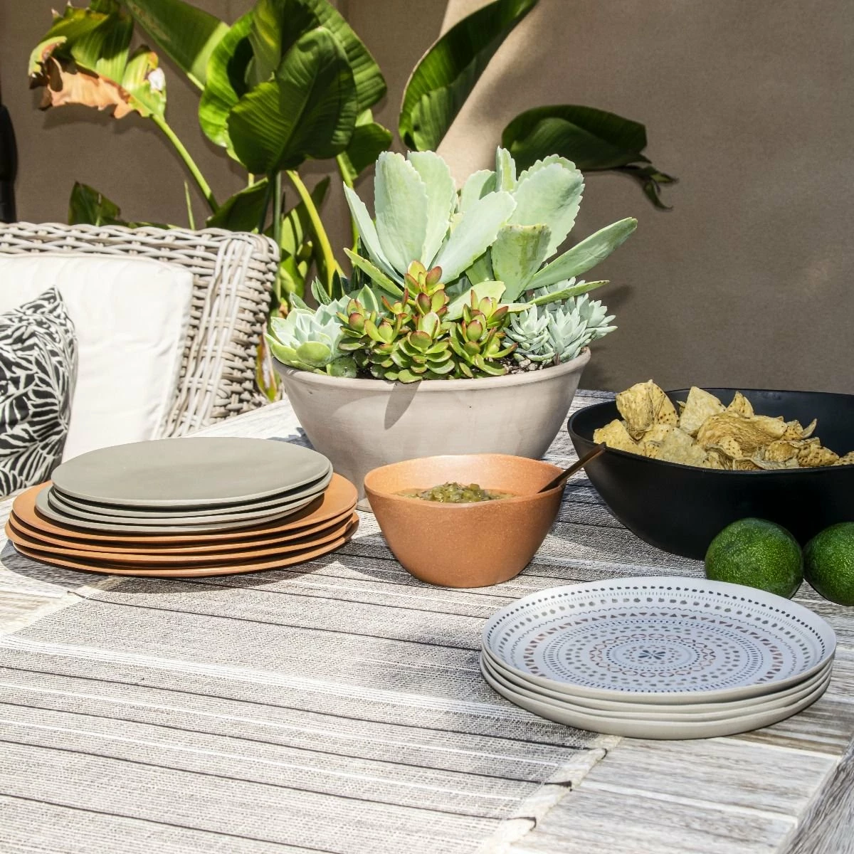 TarHong Planta Tabletop 10.5" Round Dinner Plate | Matte Terracotta 4 TarHong Planta Tabletop 10.5" Round Dinner Plate | Matte Terracotta - Image 2